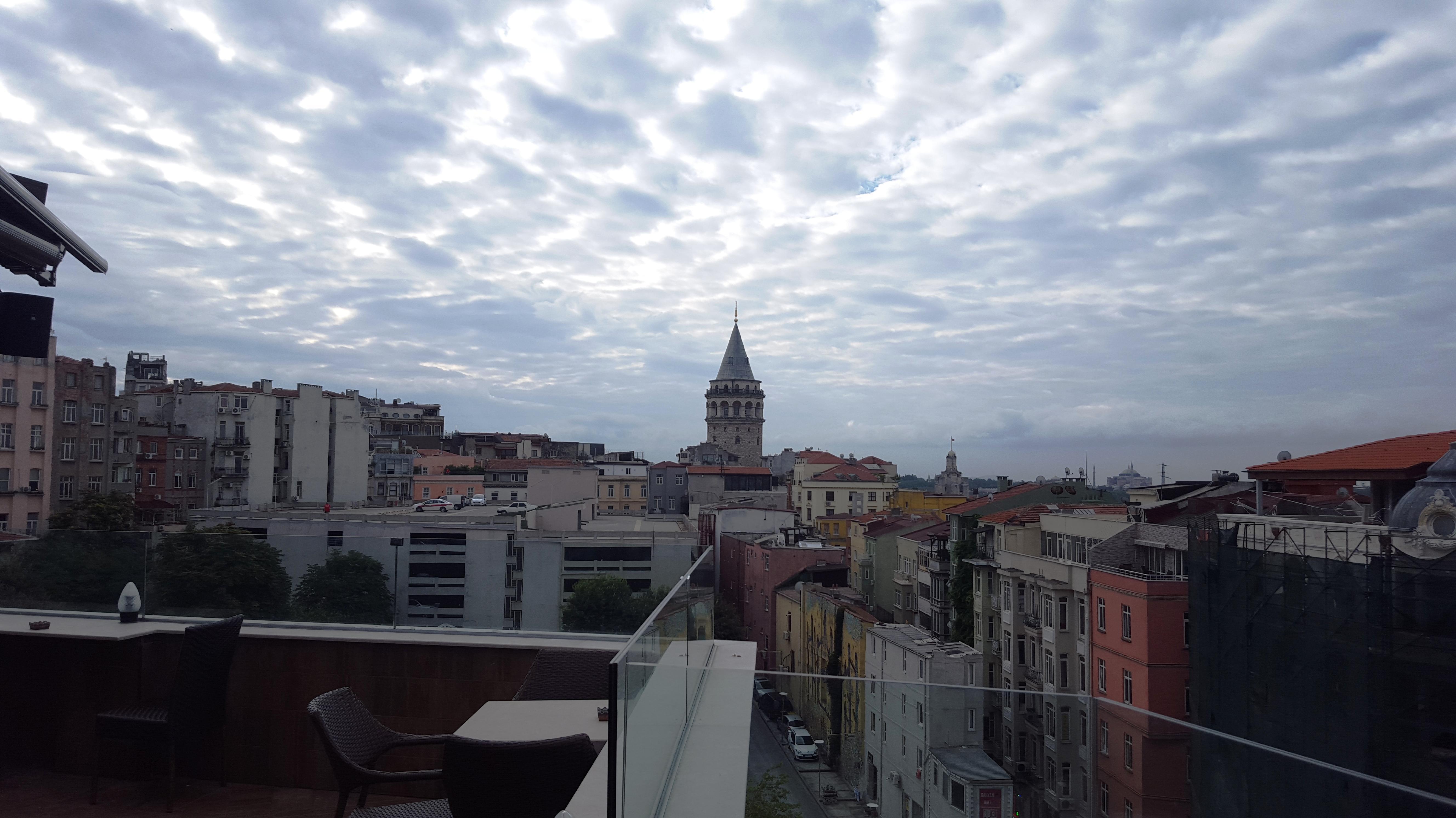 Daru Sultan Hotels Galata Istanbulská provincie Exteriér fotografie View of the Galata Tower from the Galata Tower Hotel