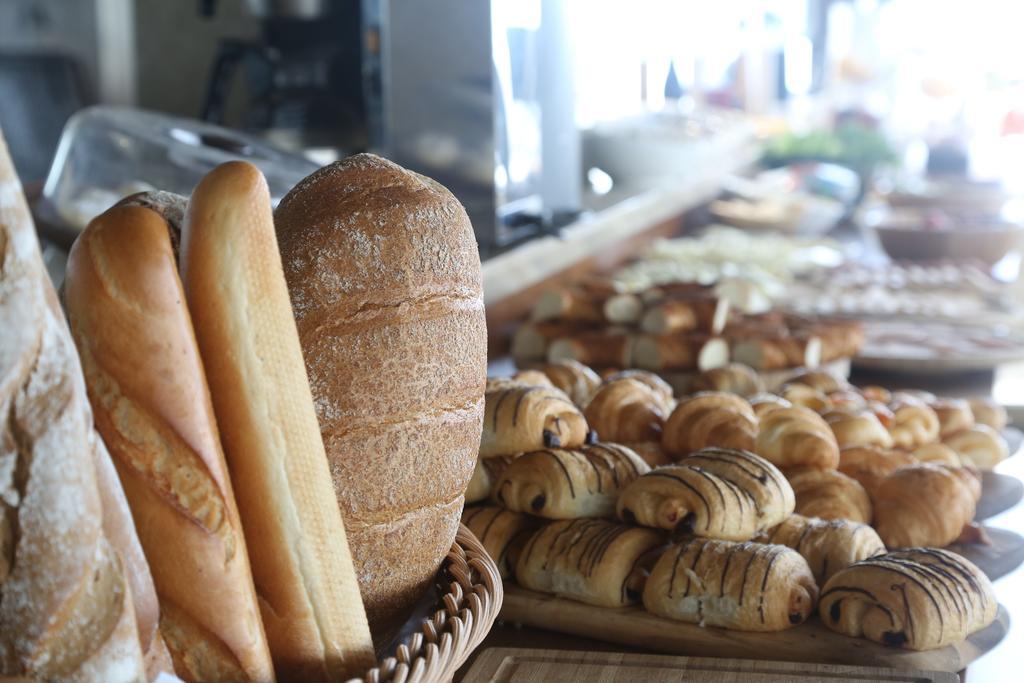 Daru Sultan Hotels Galata Istanbulská provincie Exteriér fotografie Baguettes and other bread at a bakery in Paris